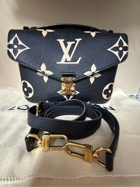 Louis Vuitton Pochette Metis Bi Color